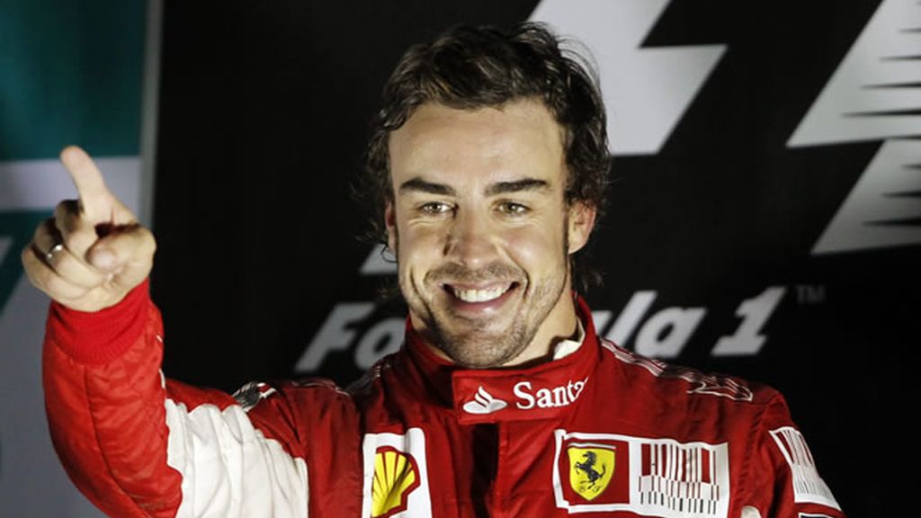 Alonso acaricia su tercer título Alonso acaricia su tercer título