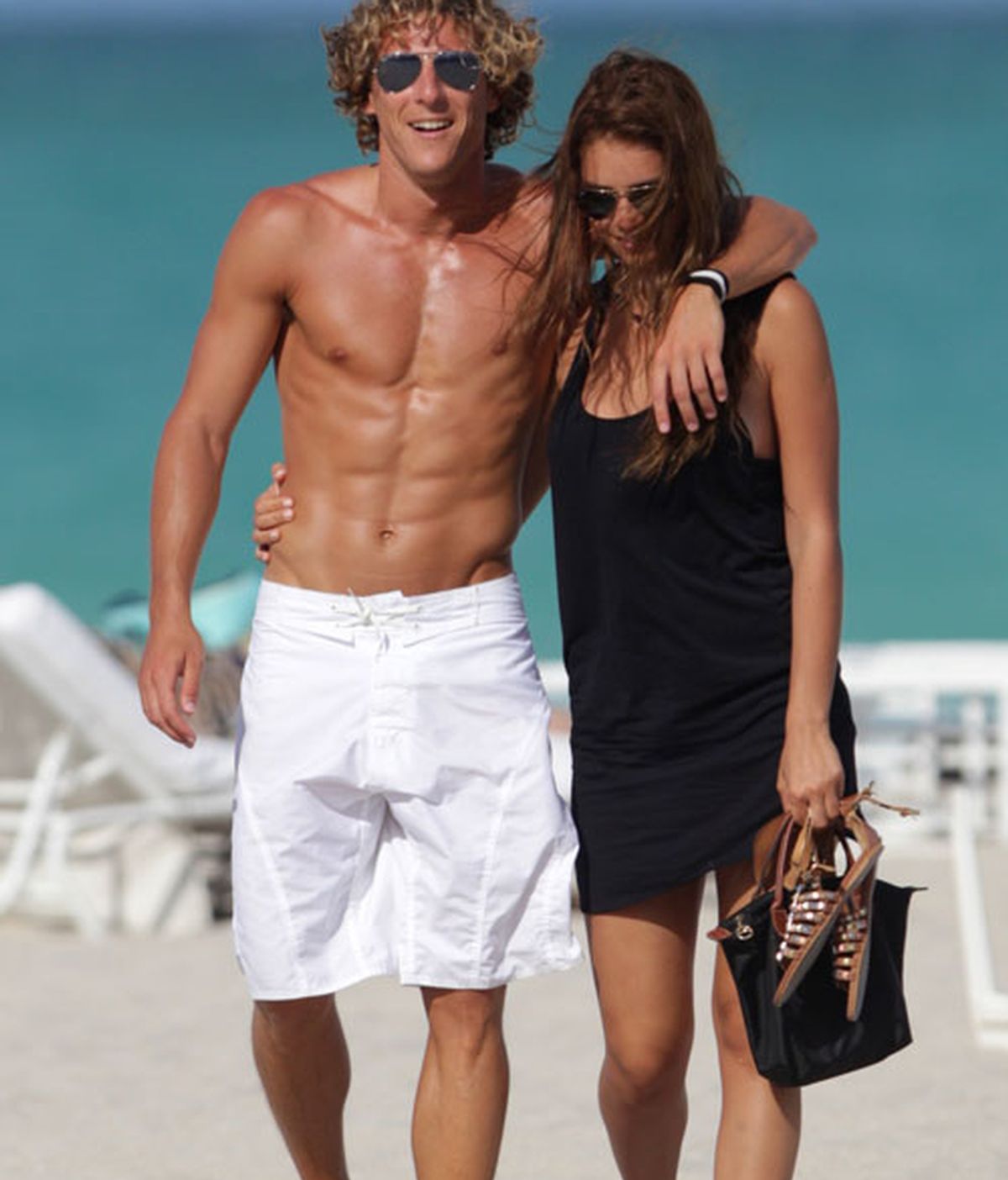 Forlán y Zaira apuran sus últimos días de soltería en playas de Miami