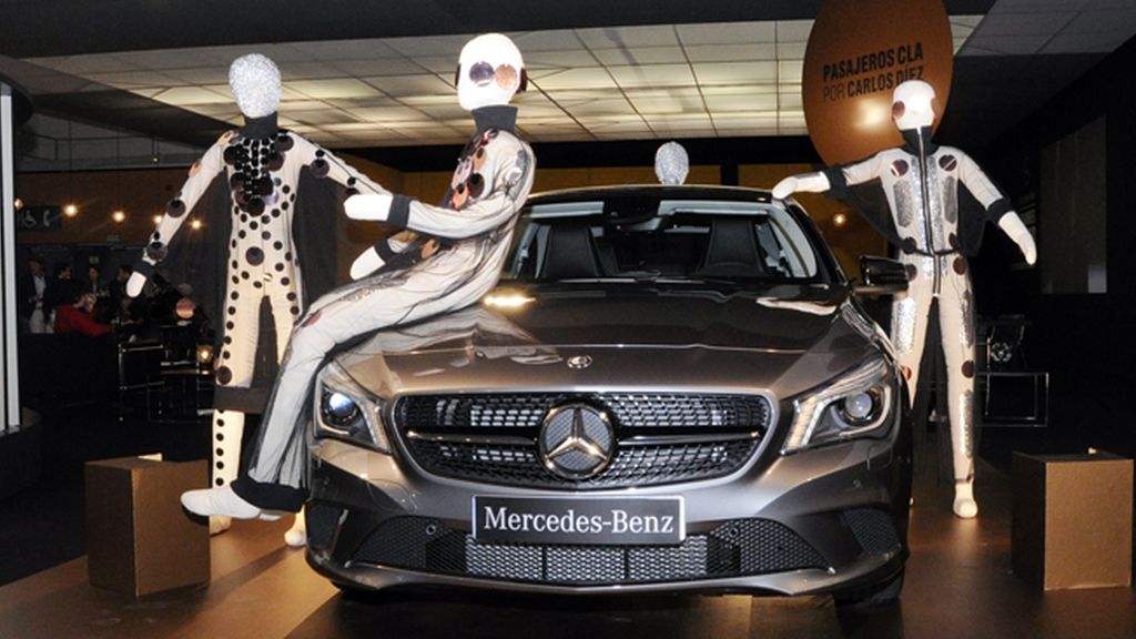 "Pasajeros CLA", la original colaboración entre Carlos Díez y Mercedes Benz expuesta en el Cibelespacio