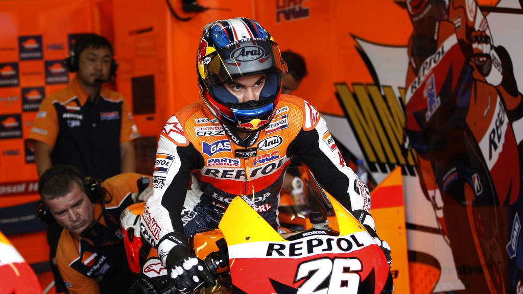Pedrosa, sale concentrado del box durante los libres en Brno