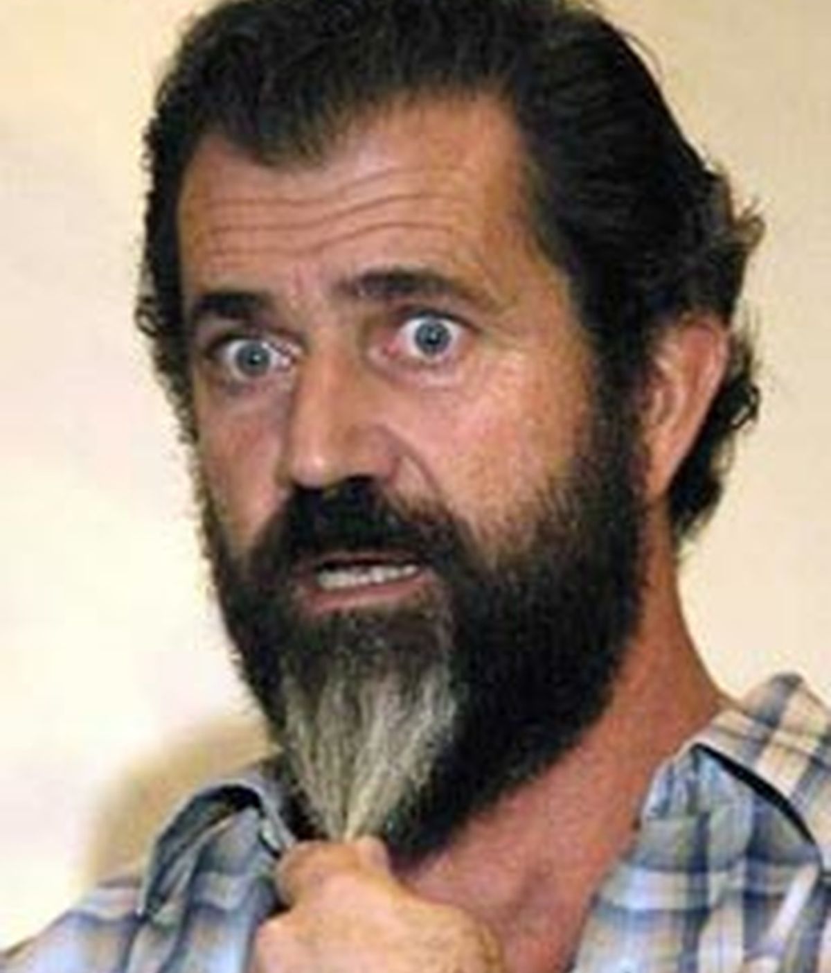 Mel Gibson con gesto de sorpresa