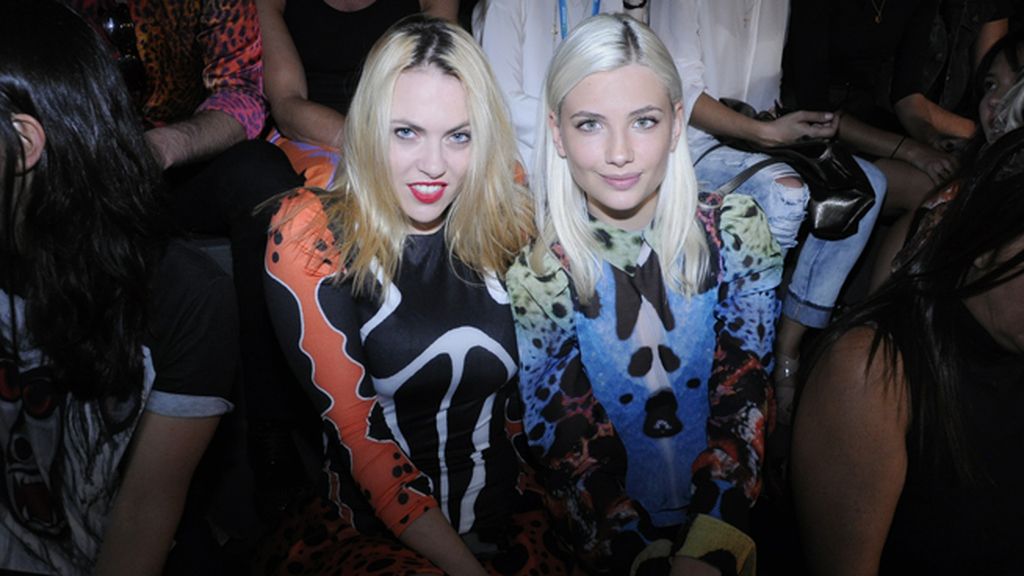 Daniela Blume y Miriam Giovanelli, vestidas de María Escoté