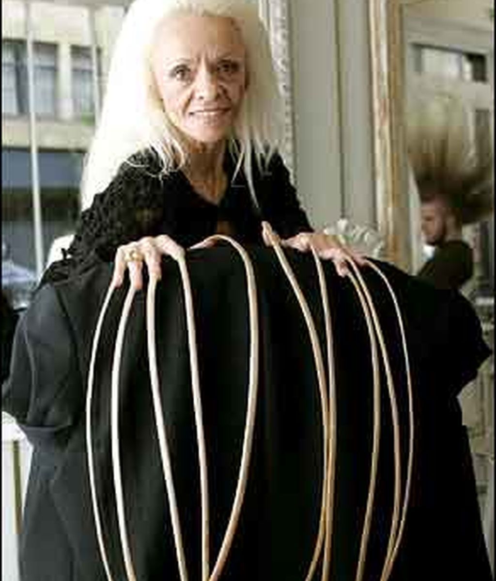 Las uñas de Lee Redmond miden más de ocho metros