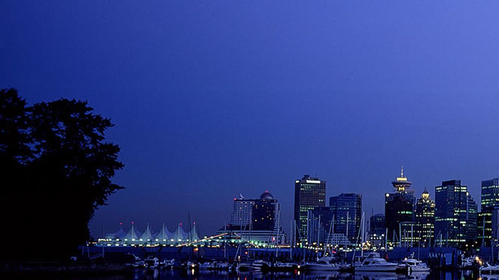 Puerto de Vancouver al anochecer