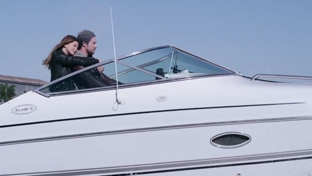 Un paseo en barco, abrazos y besos: así se gestó el romance de Bisbal y 'China' Suárez