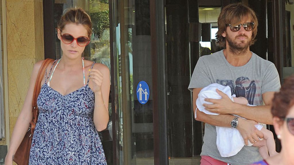 Amaia Salamanca y Rosauro Varo, primeras vacaciones con Olivia en Marbella