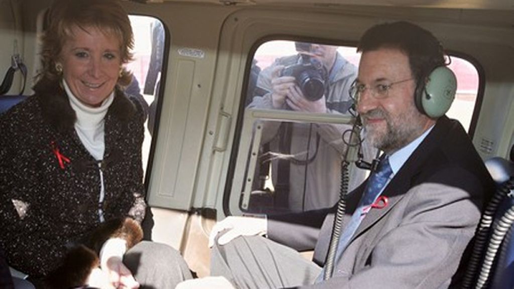 Mariano Rajoy y Esperanza Aguirre, instantes antes de su accidente en helicóptero