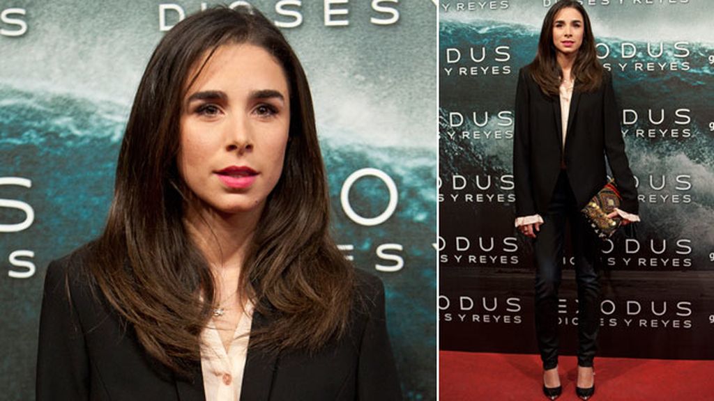 Candela Serrat con un 'look' de chaqueta y pantalón