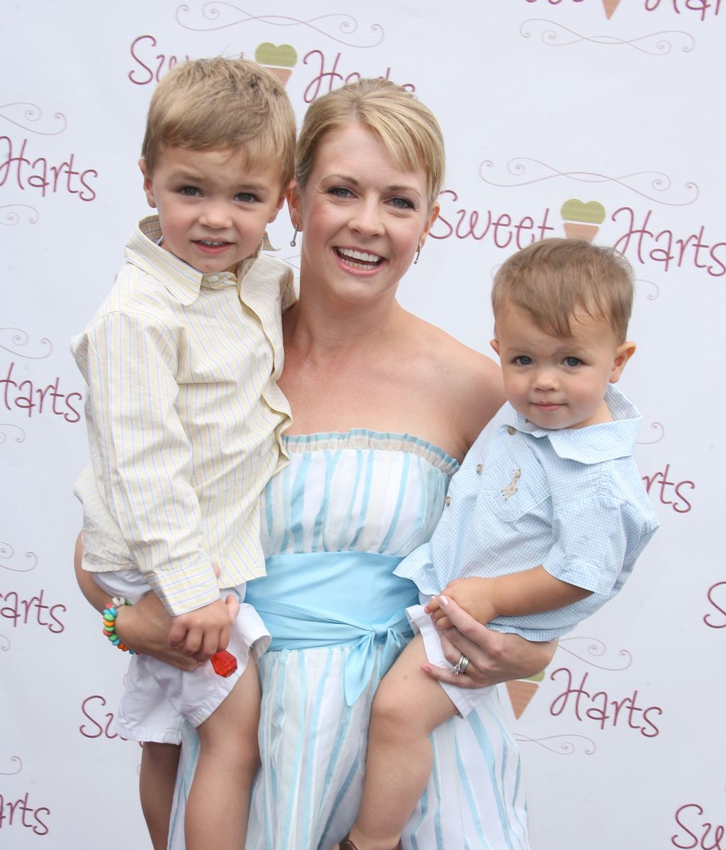 Melissa Joan Hart y sus dos hijos