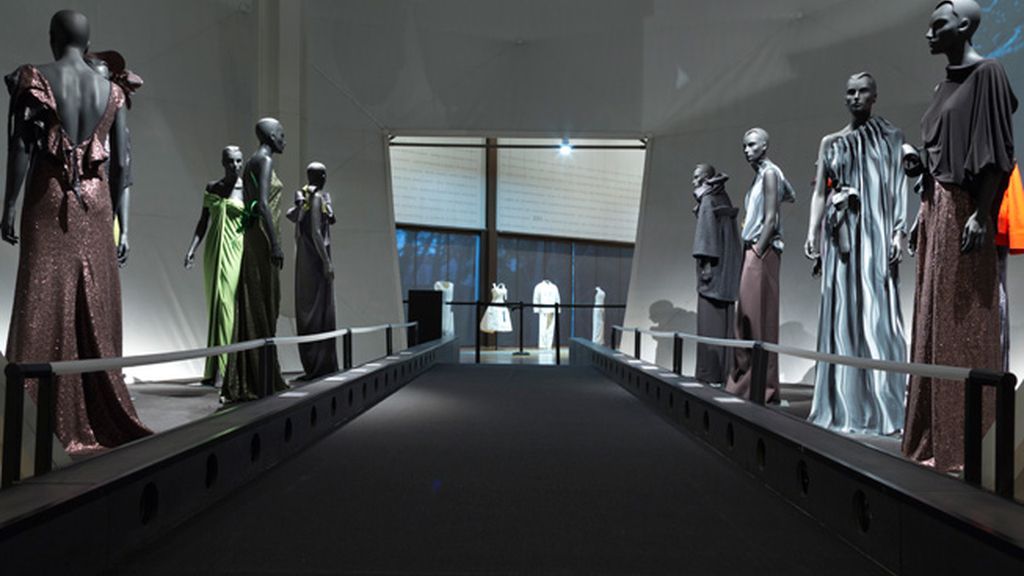 El Museo del Traje presenta la exposición de arte y moda del diseñador Ulises Mérida