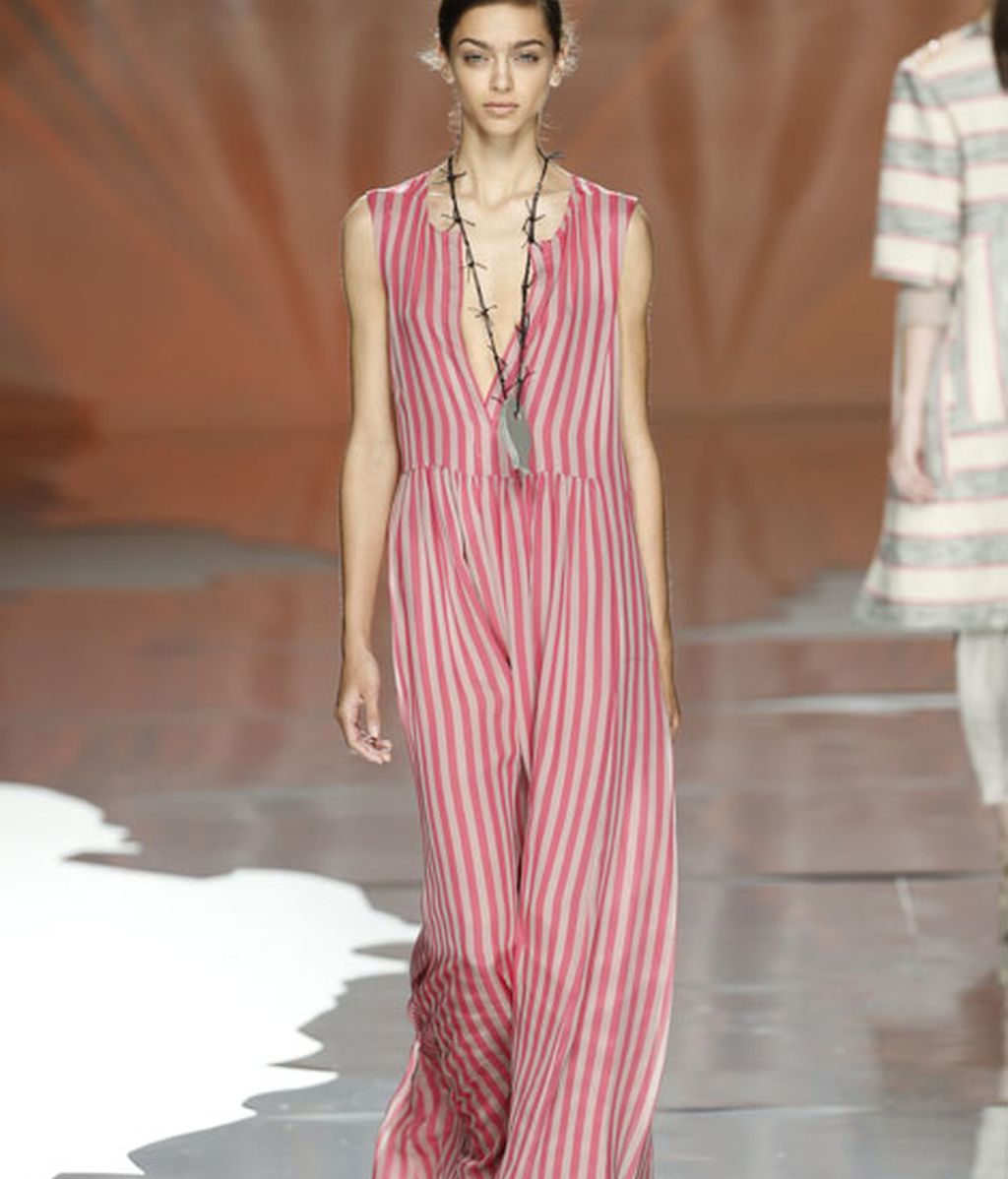 Siluetas fluidas y prints marineros