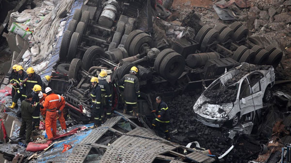 Cinco muertos al estallar un camión que portaba explosivos