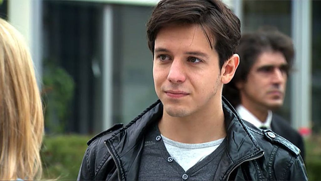 Carlota buscaba a su padre y encontró a su hermano