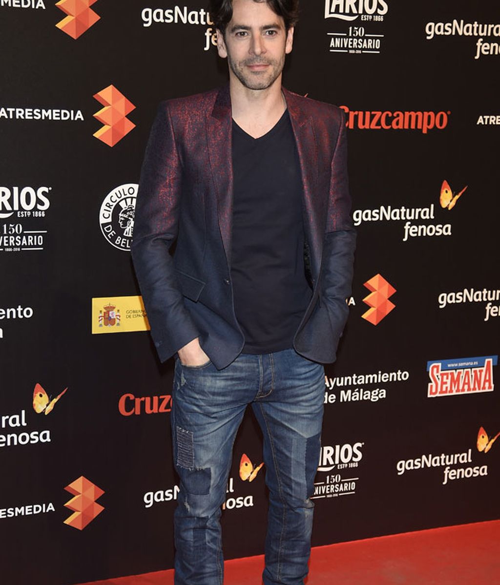 Eduardo Noriega y su chaqueta con brillo