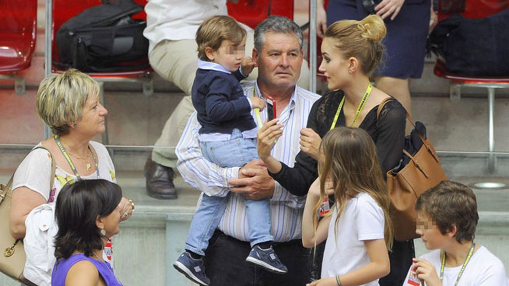 Feliciano López padre llevó en brazos a Lucas, el hijo de Alba Carrillo