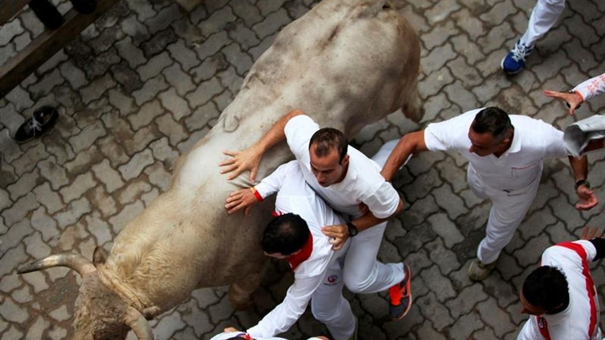 Los toros de Fuente Ymbro protagonizan una carrera limpia y sin heridos por asta