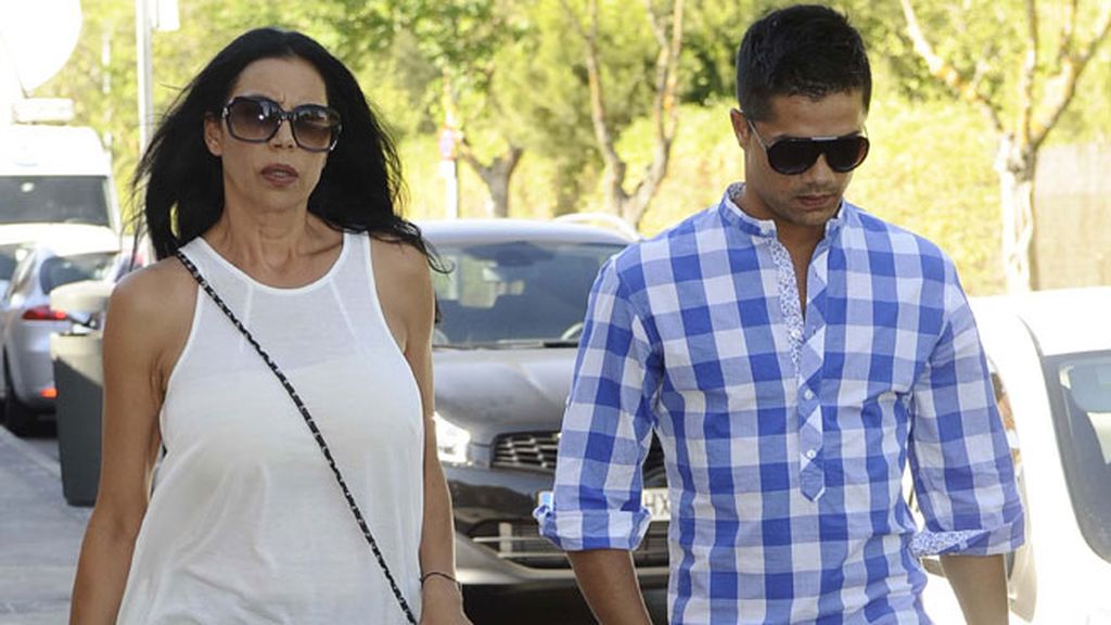 Toñi Salazar y su hijo