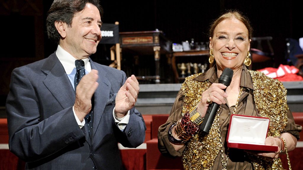 Elena Furiase va al estreno de la obra por la que cogió la baja