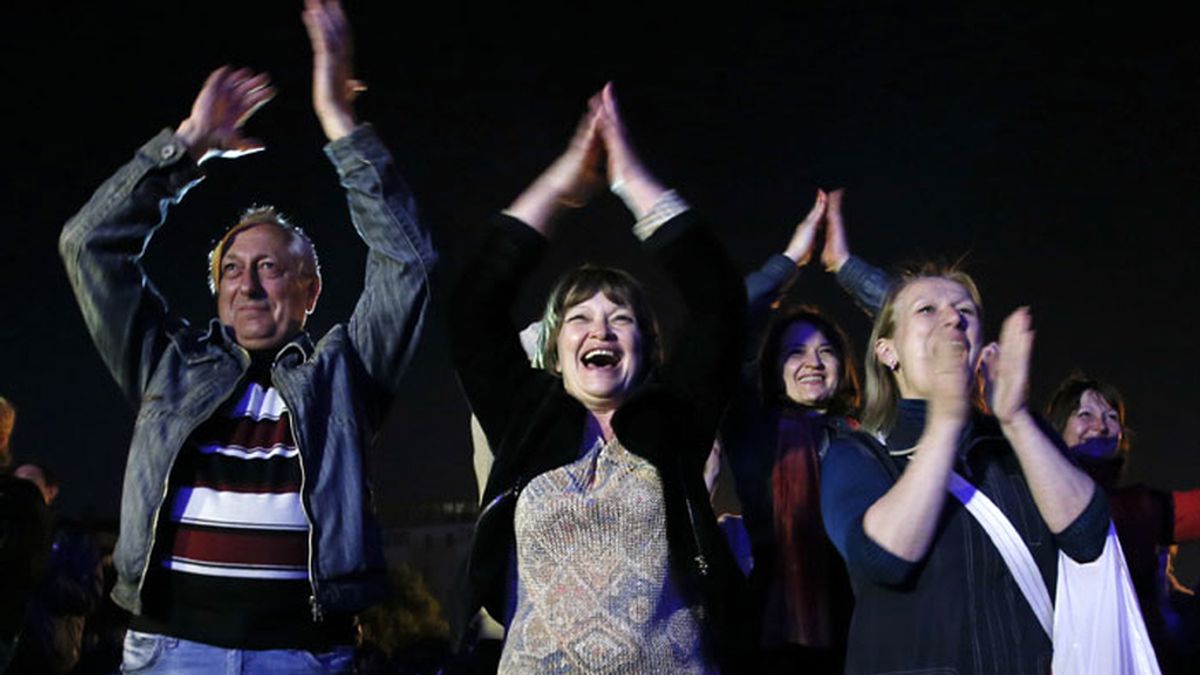 Cientos de personas festejan en Donetsk el resultado del referendum