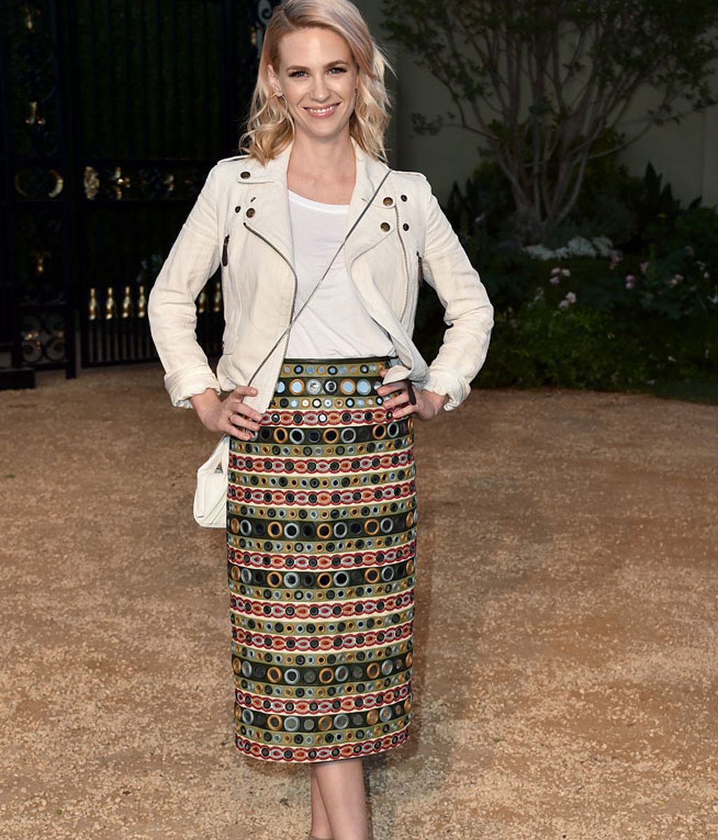 January Jones vistió de colores claros