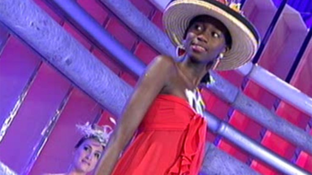 Marily Coll nos presetna una selección de sus diseños de alta costura