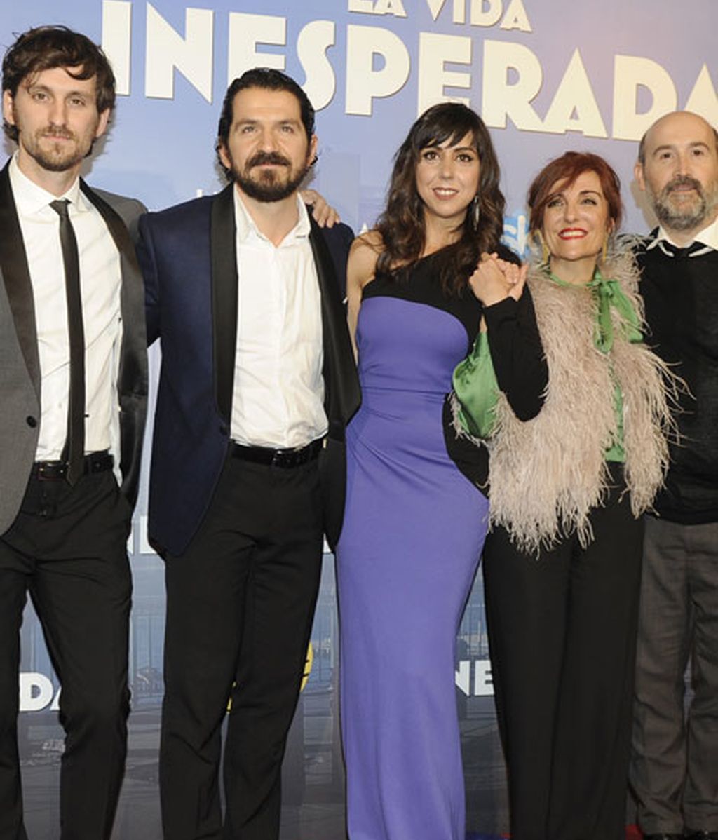 El director Jorge Torresgrossa, Elvira Lindo y los protagonistas de la comedia