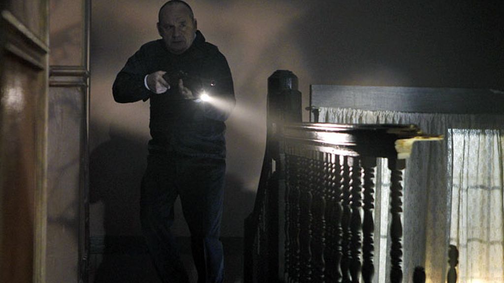 Las fotos de 'Violonchelo y adiós' (T11xC21) y 'En una oscura, oscura casa' (T11xC22)