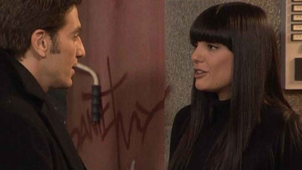 El beso de Rebeca y Eduardo