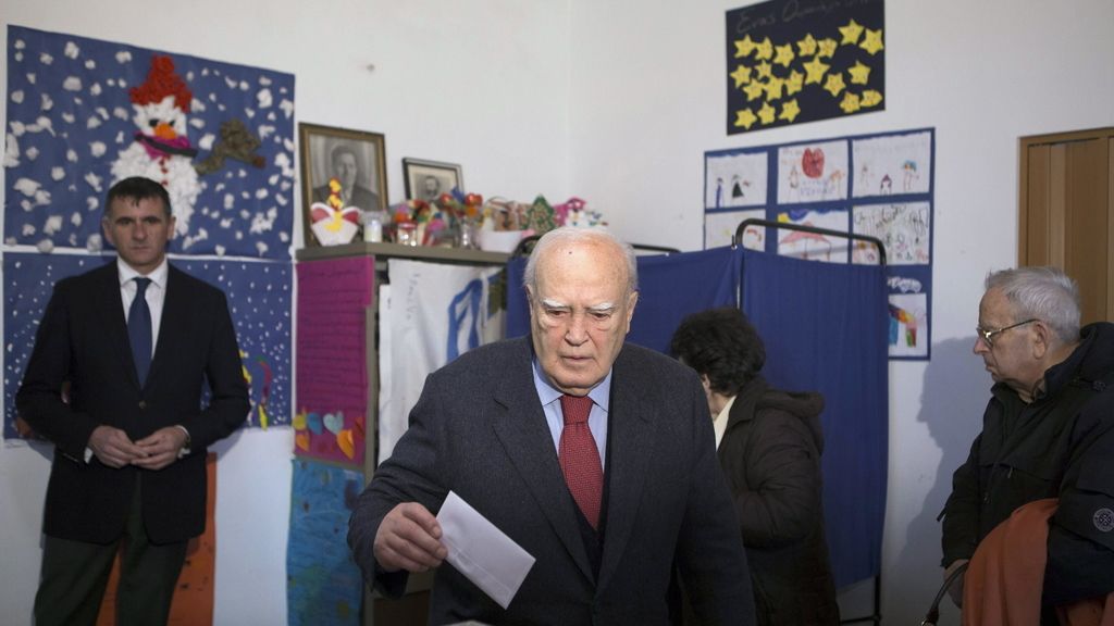 Karolos Papoulias en las urnas