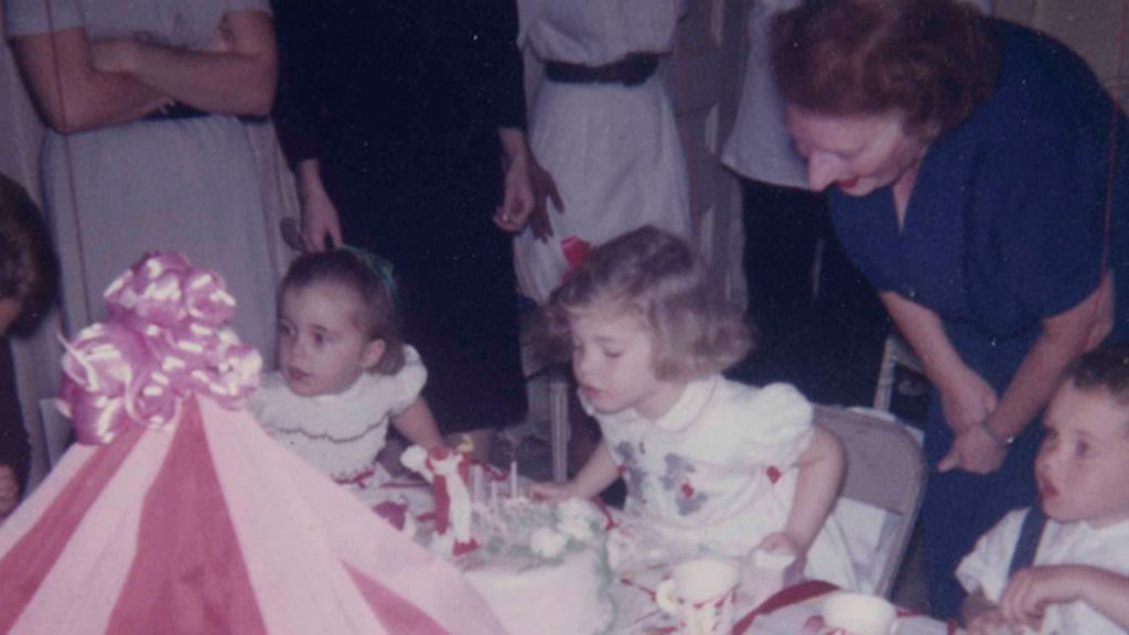 Imágenes del ex presidente John F. Kennedy, su esposa Jacqueline y sus dos hijos