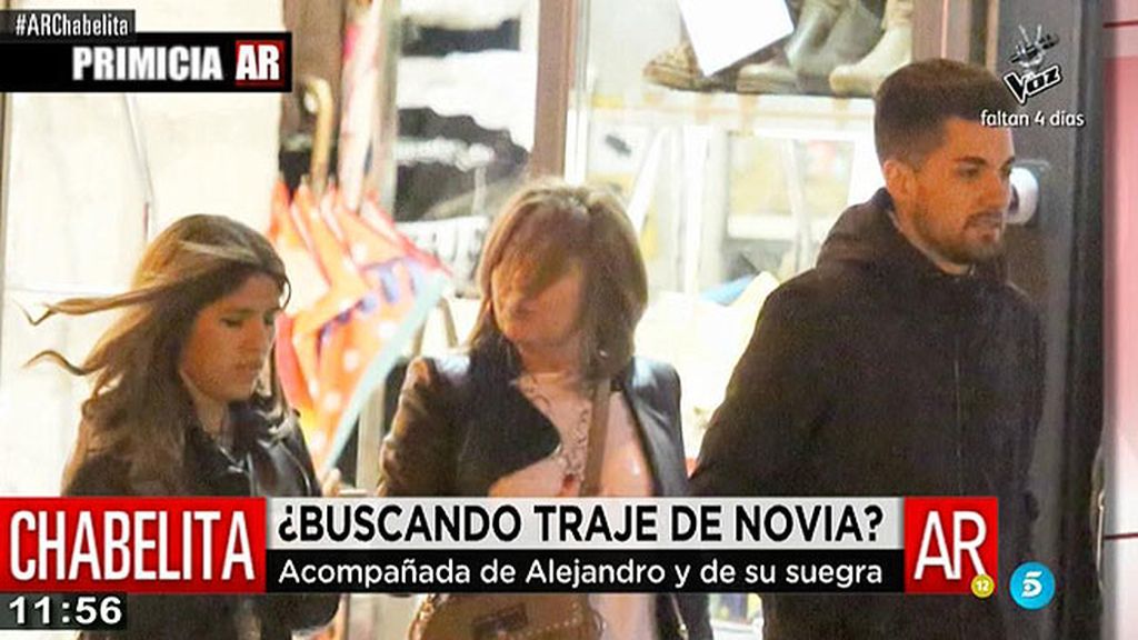 Chabelita, Alejandro y su madre pasaron una tarde de compras por Santander