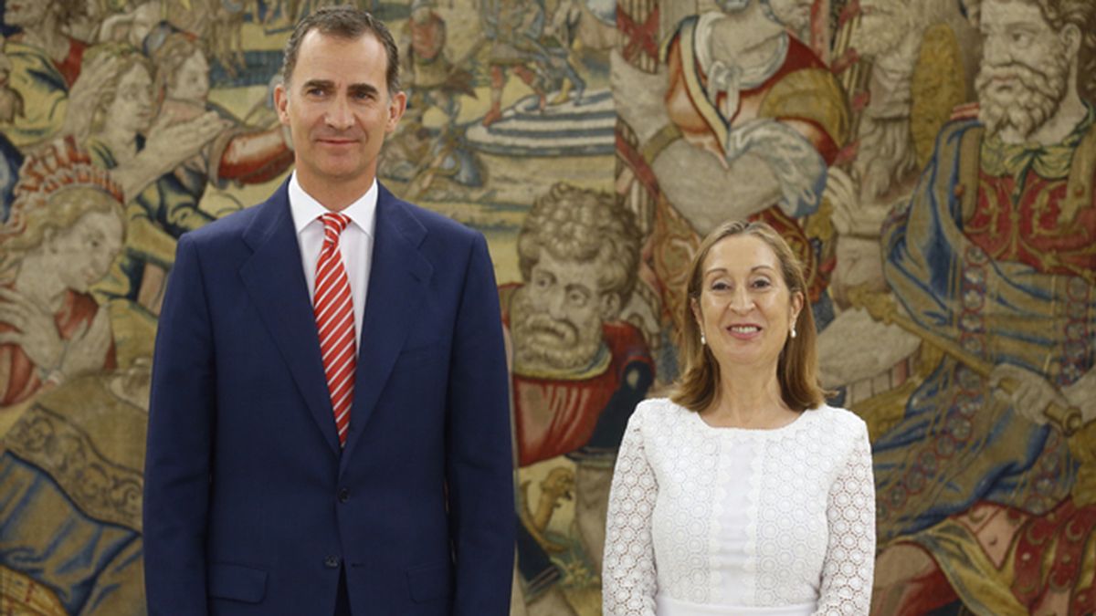 Ana Pastor anuncia que el Rey ha propuesto a Rajoy como candidato a la investidura