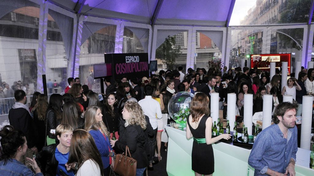 Cosmopolitan montó esta espectacular carpa en plena plaza de Callao para inaugurar su Shopping Week