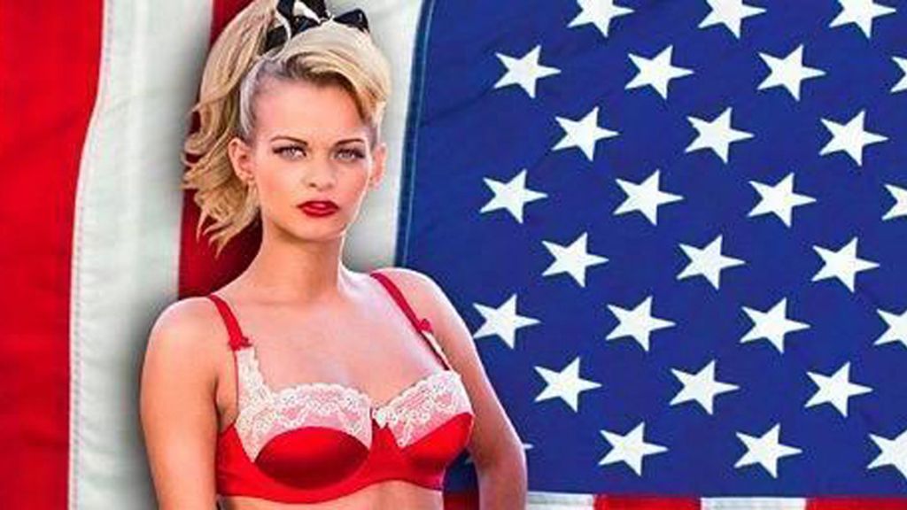 Las azafatas de Ryanair se desnudan para el calendario 2012