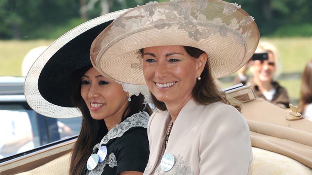 Beatriz de York se vuelve tímida con su sombrero en Ascot