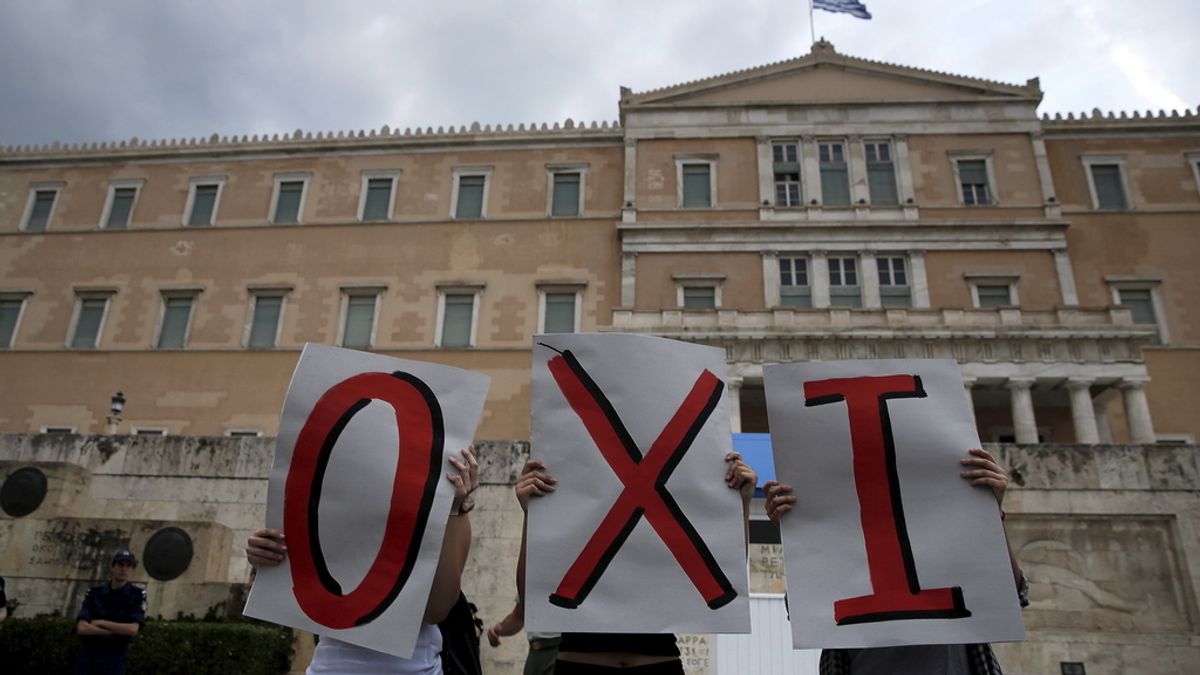Varios griegos muestran su rechazo a la última propuesta de la troika