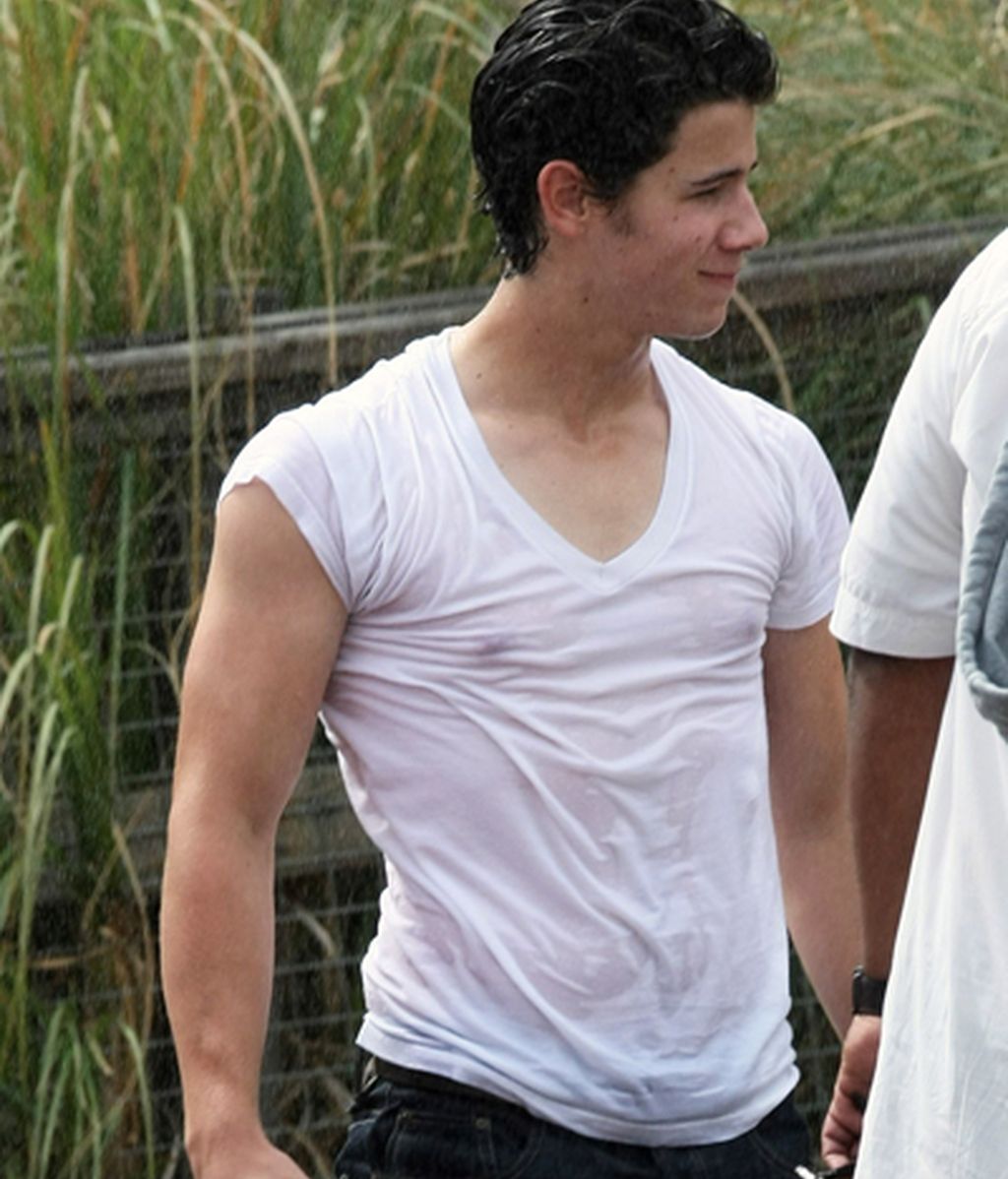 Nick Jonas, ¿míster camiseta mojada?