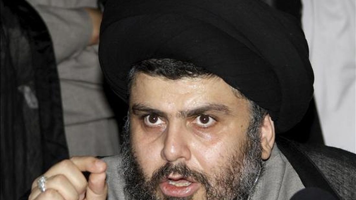 El clérigo radical chií Muqtada al Sadr, que regresó ayer a Irak tras tres años de ausencia, recomendó hoy a sus seguidores la disciplina, en un comunicado emitido por su oficina en Nayaf, 160 kilómetros al sur de Bagdad. EFE/Archivo