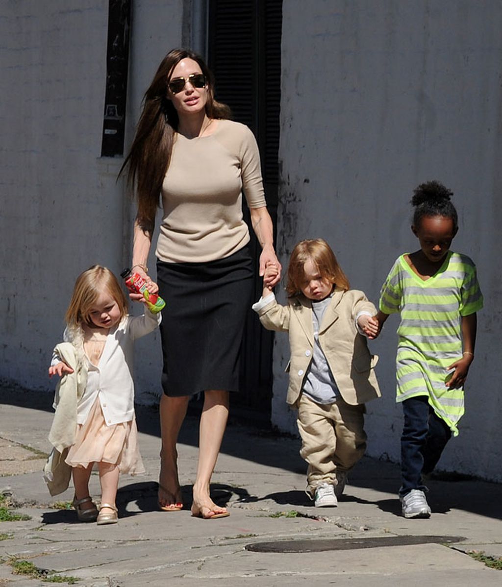 El paseo de Brad Pitt, Angelina Jolie y sus seis hijos por Nueva Orleans