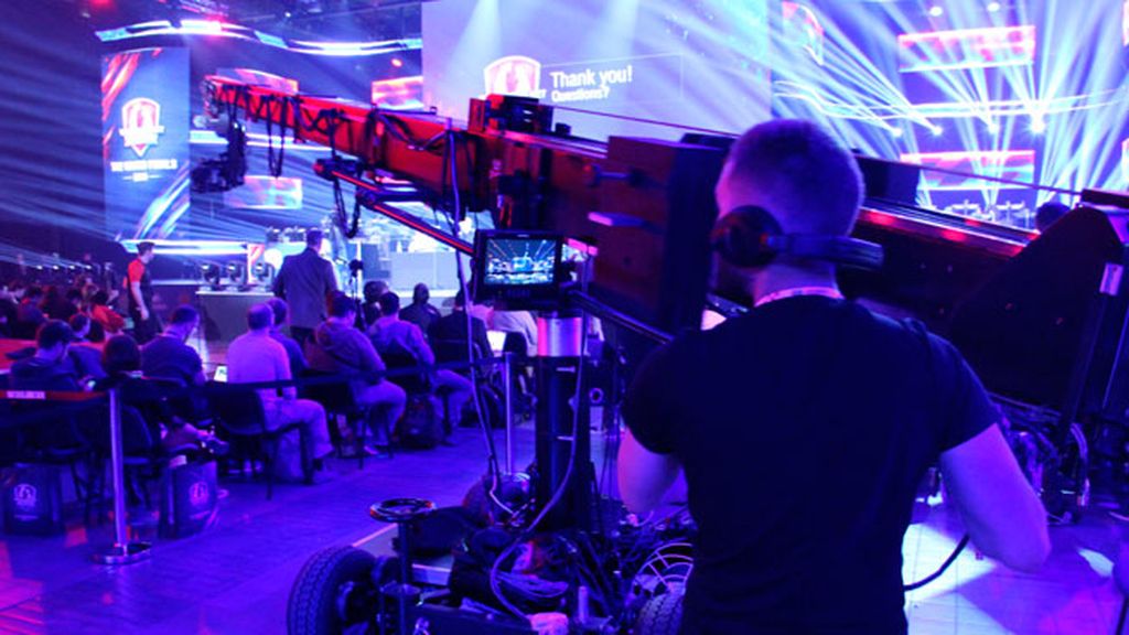 Más de 20 cámaras, siete puestos de comentaristas,18 cañones de luz
