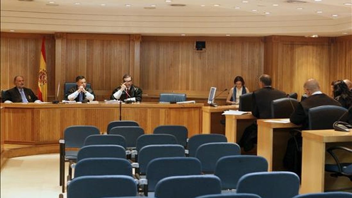 Imagen tomada durante la vista previa celebrada en la Audiencia Nacional para resolver el artículo de previo pronunciamiento planteado por las defensas de los imputados en el sumario 35/02, relacionado con la subordinación de Batasuna a ETA y la financiación de la banda a través de las "herriko tabernas". EFE/Archivo Imagen tomada durante la vista previa celebrada en la Audiencia Nacional para resolver el artículo de previo pronunciamiento planteado por las defensas de los imputados en el sumario 35/02, relacionado con la subordinación de Batasuna a ETA y la financiación de la banda a través de las "herriko tabernas". EFE/Archivo
