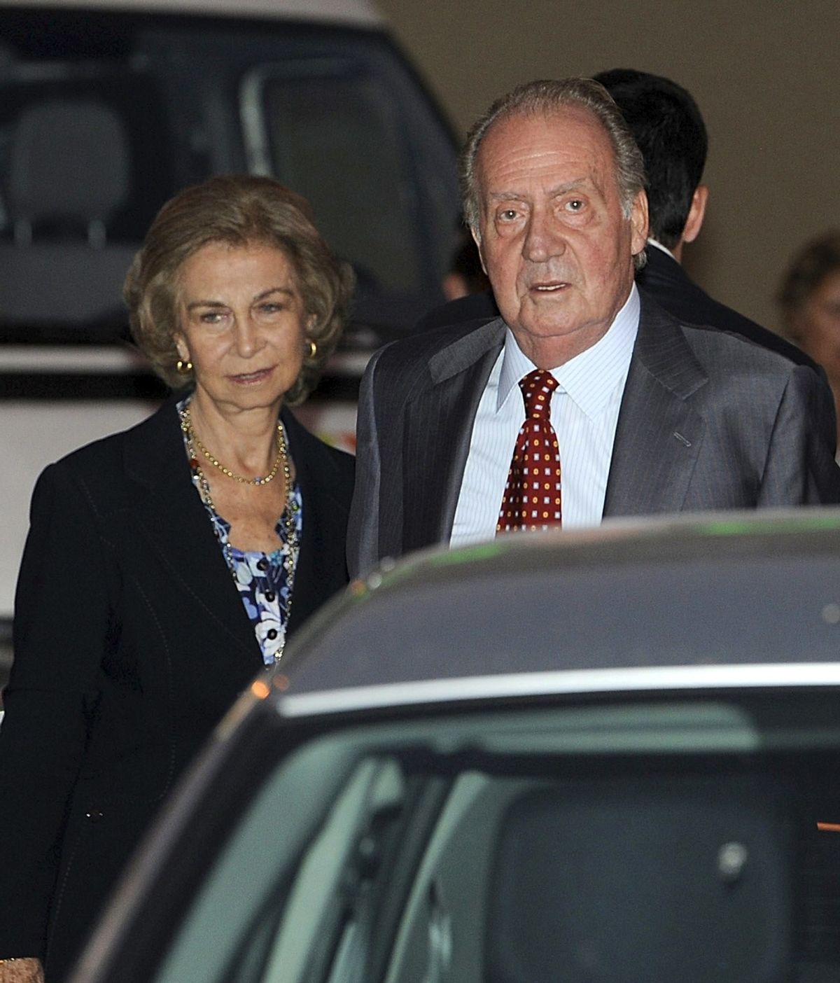Los reyes Juan Carlos y Sofía a su llegada al domicilio de , histórico dirigente del PCE fallecido hoy en Madrid a la edad de 97 años