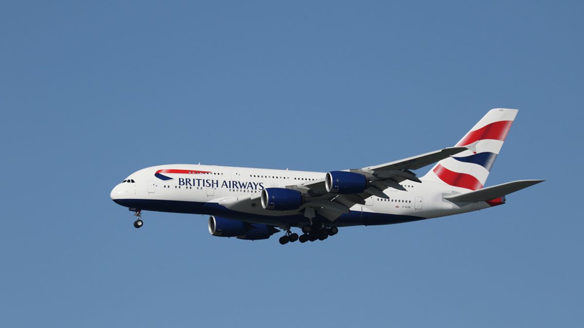 Un polizón muere al caerse de un avión de British Airways en pleno vuelo Un polizón muere al caerse de un avión de British Airways en pleno vuelo