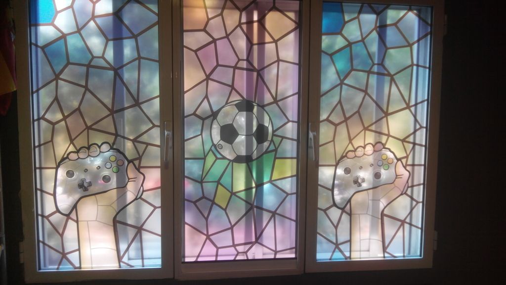 Dos salones con consolas, un bar, el primer FIFA...