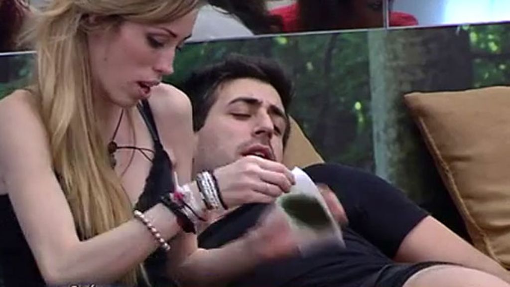 Las chicas disfrutaron de la sesión de depilación