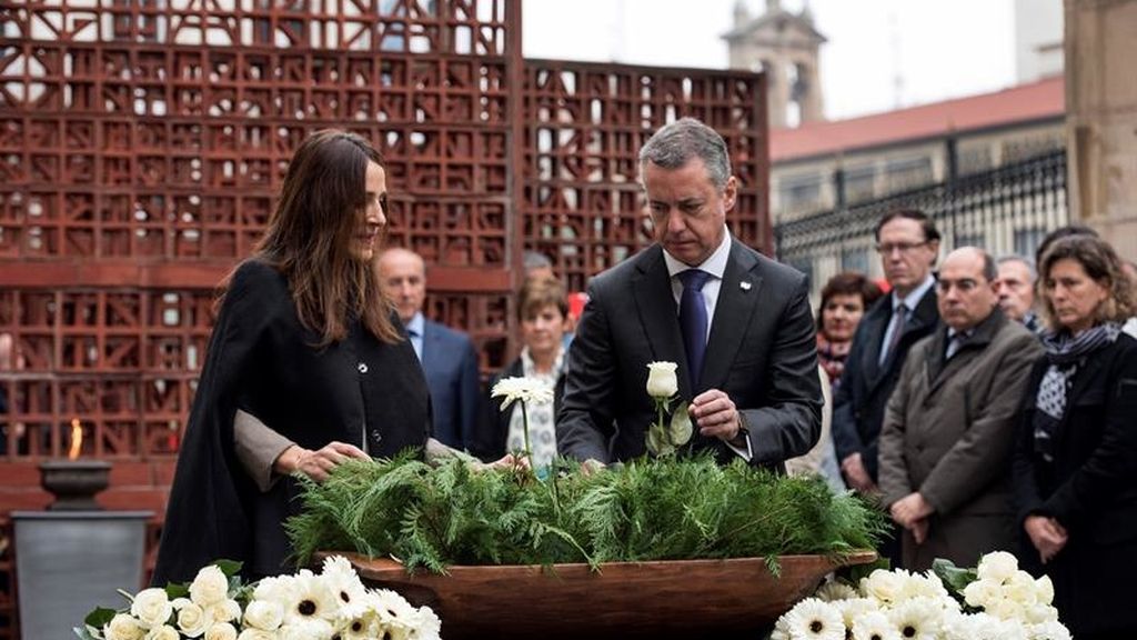 La presidenta del Parlamento vasco, Bakartxo Tejeria, y el lehendakari, Íñigo Urkullu
