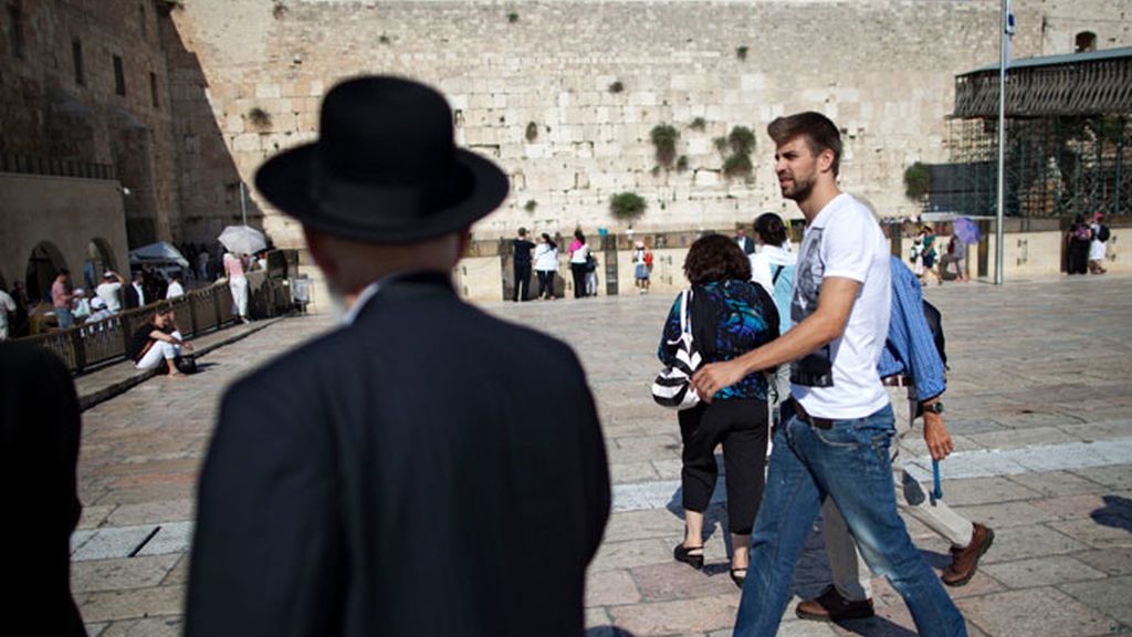 Shakira y Piqué pasan de vacaciones en la playa y visitan Jerusalén