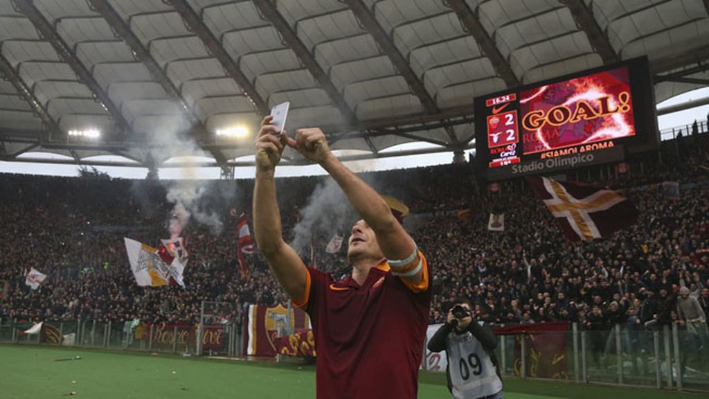 Totti, Simeone, Verón... las celebraciones más espectaculares de los Lazio-Roma