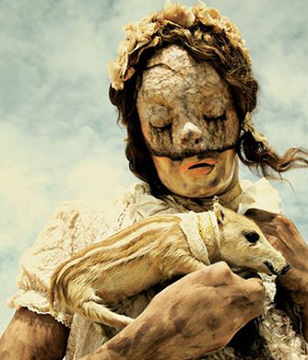 Polémicas fotografías escalofriantes con animales disecados