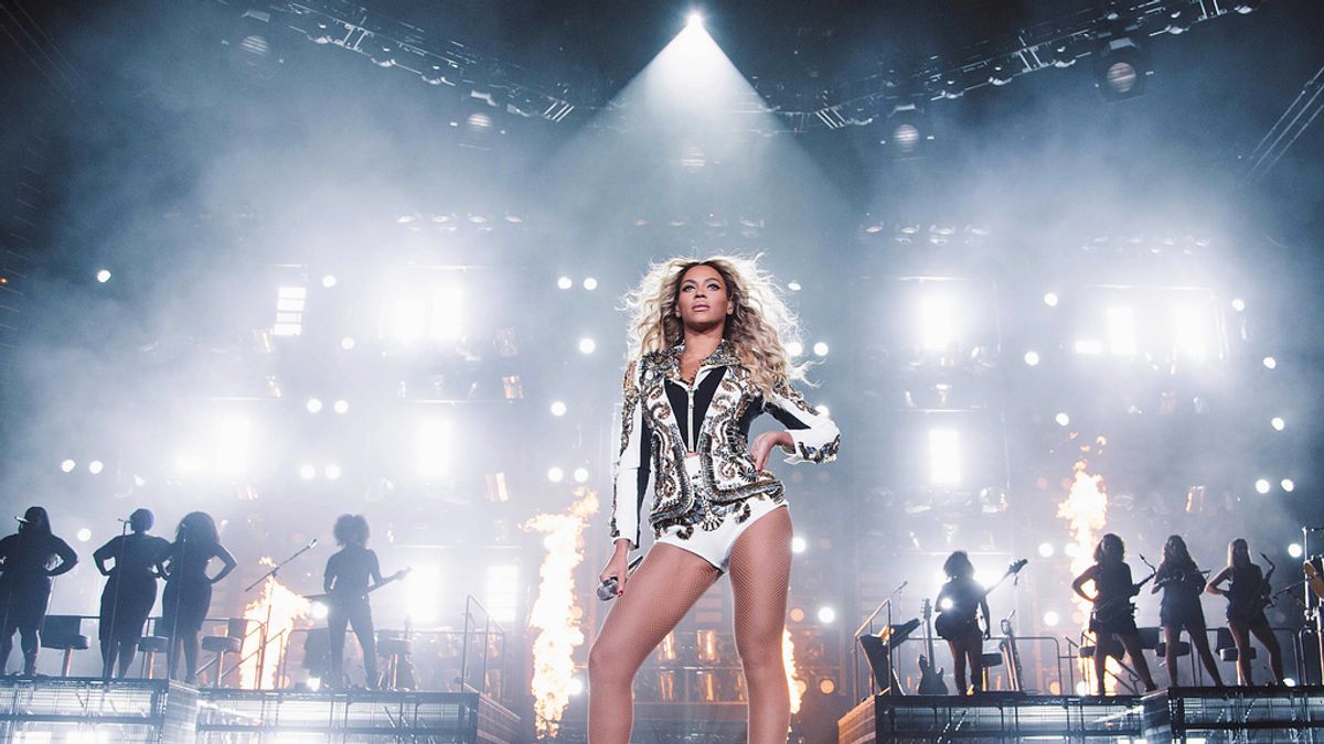Beyoncé se va de compras a Walmart... ¡Y se compra su propio CD!